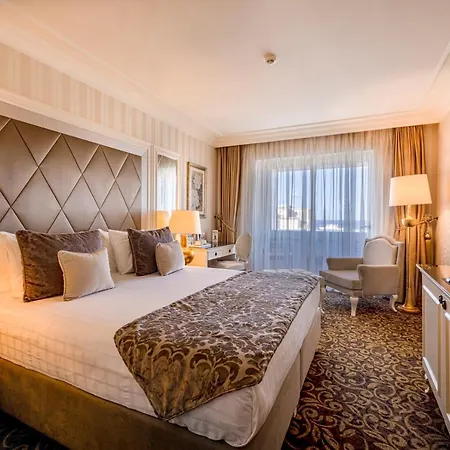 Grand Pasha & Kyrenia 5* Kerínia